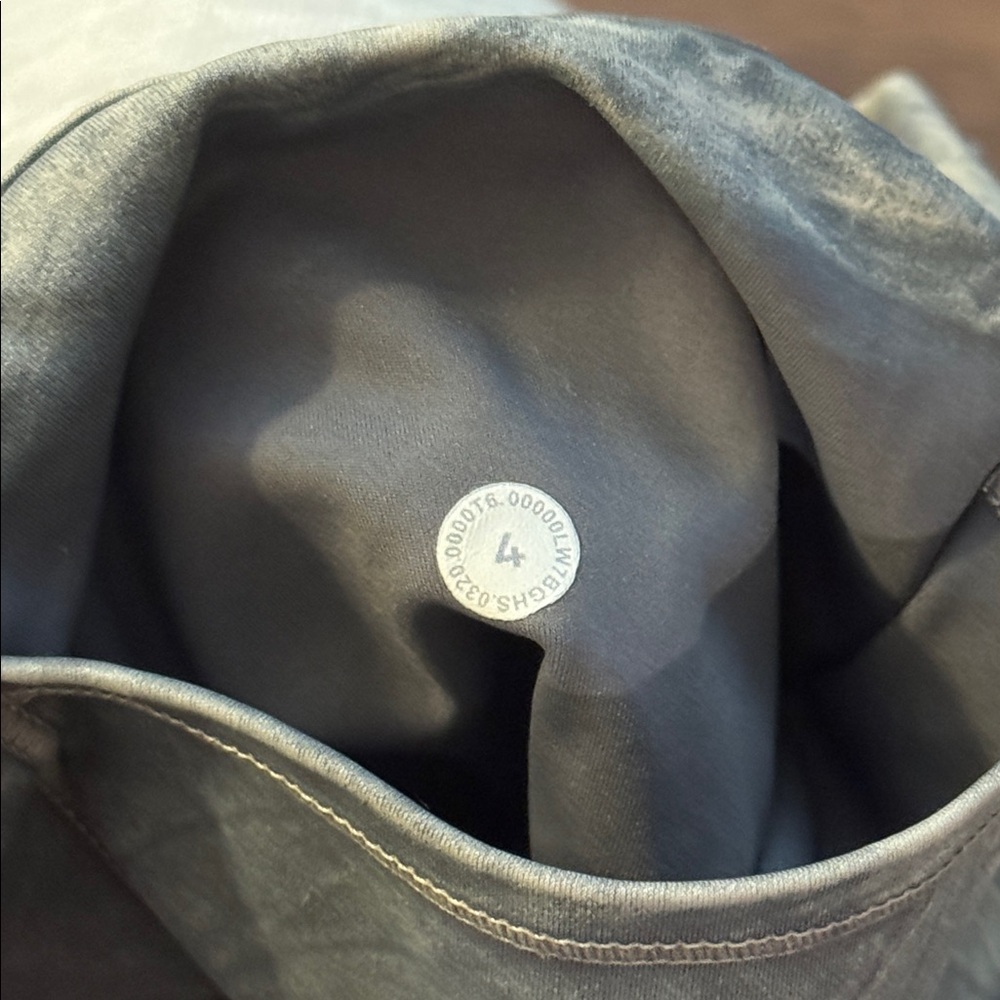 Lululemon Size 4 Fast and Free Short 10" *Ice Dye
Ice Wash Asphalt Grey Fitness - Picture 6 of 10